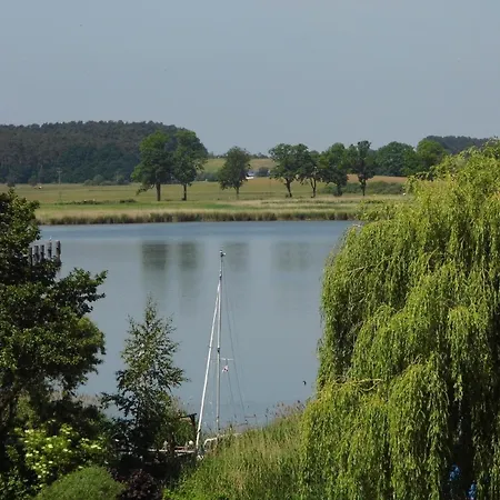 Holiday home Freistehendes Am Malerischen Nepperminer Mit Terrasse Und Ruderboot
