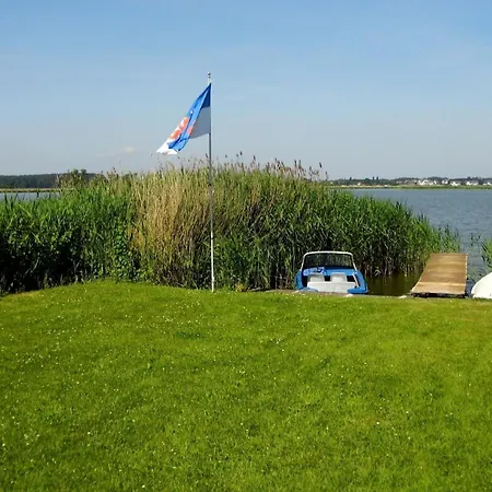 Freistehendes Am Malerischen Nepperminer Mit Terrasse Und Ruderboot Feriehus Neppermin