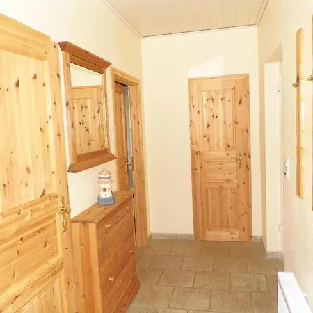 Holiday home Freistehendes Am Malerischen Nepperminer Mit Terrasse Und Ruderboot Neppermin