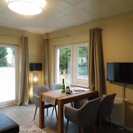 Freistehendes Am Malerischen Nepperminer Mit Terrasse Und Ruderboot Holiday home Neppermin